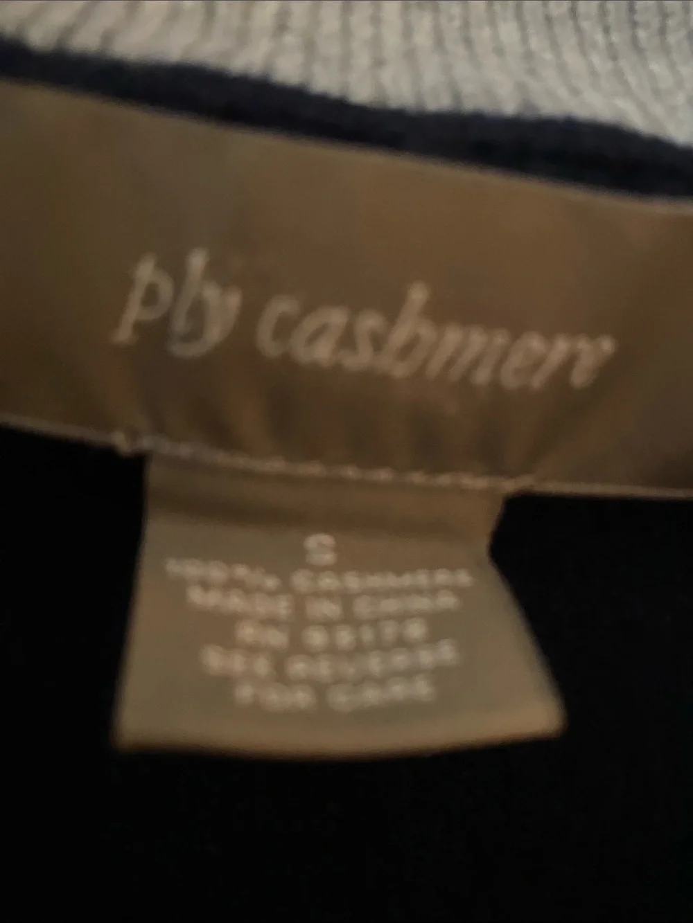 100 % Cashmere Men’s Navy quarter zip sweater size small